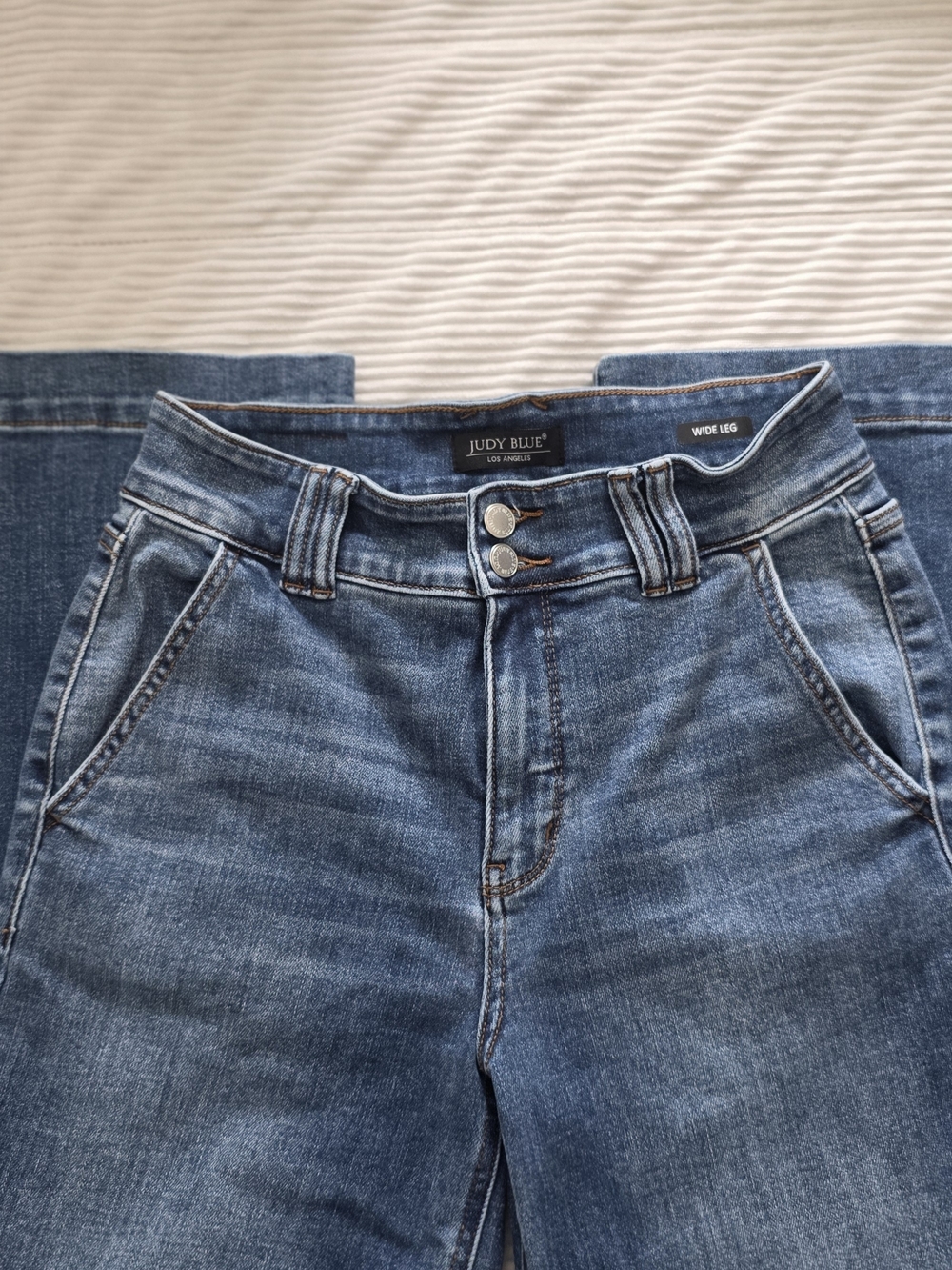 Judy Blue Medium Wash Blue Trouser Leg Jeans - Picture 4 of 7